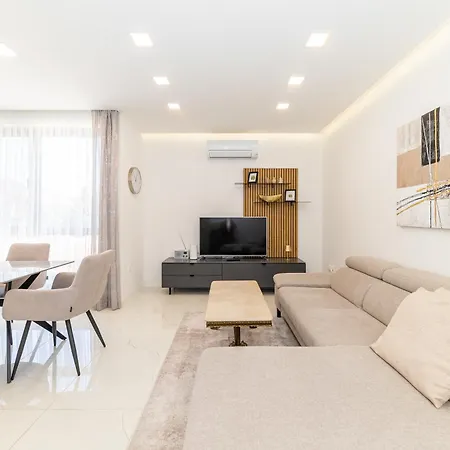 Porto Sole By Belmont Realty 아파트 *