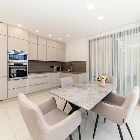 Porto Sole By Belmont Realty 아파트 자다르