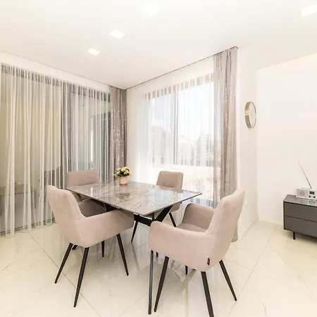 아파트 Porto Sole By Belmont Realty