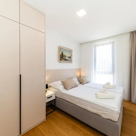 Porto Sole By Belmont Realty 아파트